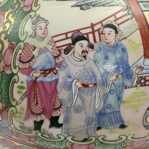 ❤️SOLD❤️Vintage Vase Porcelain Famillie Rose w/ Lid & Wooden Stand Qing Dynasty - Picture 7 of 9